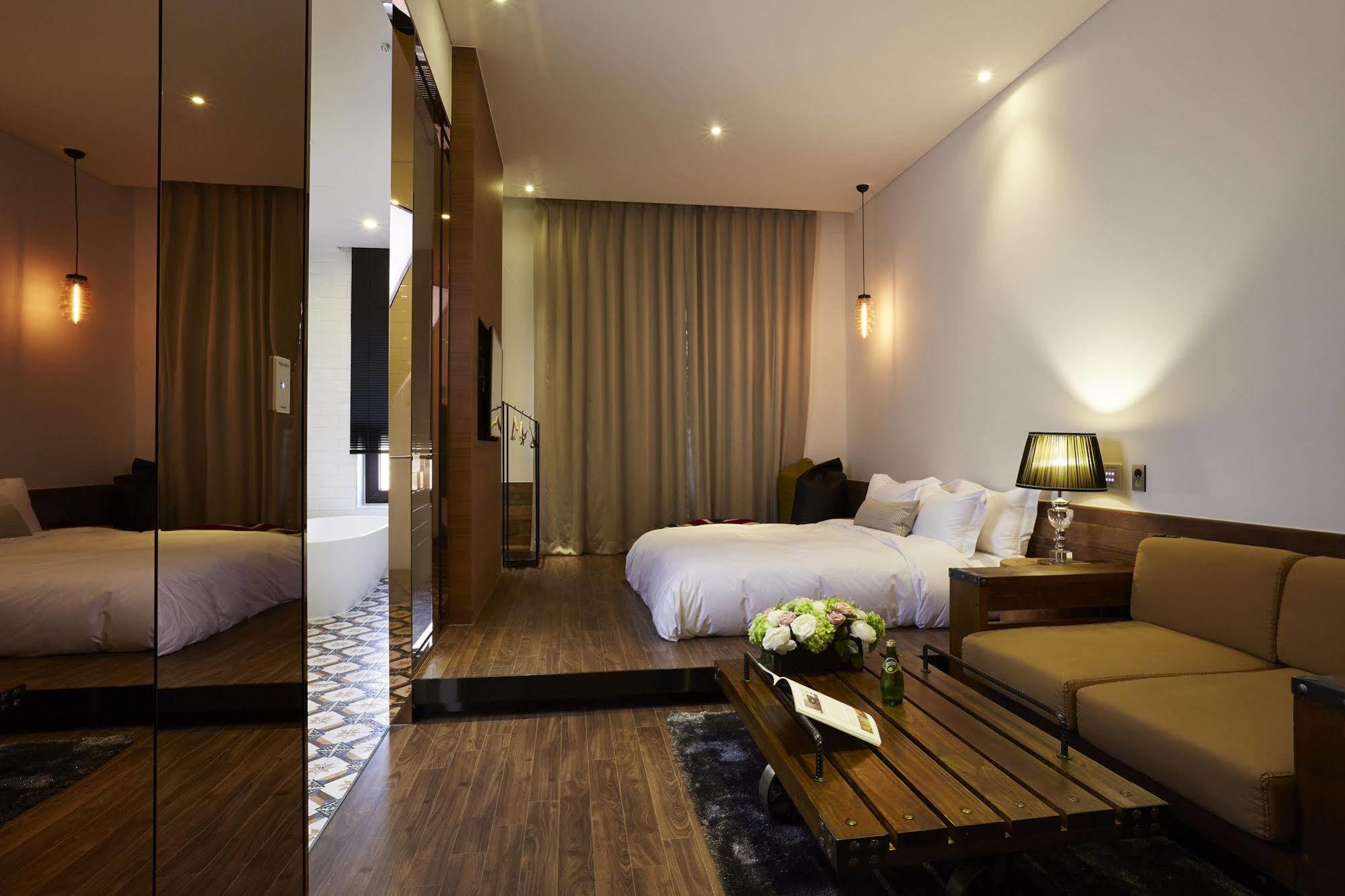 Chungbuk Inno City Namoo Hotel Eumseong ภายนอก รูปภาพ